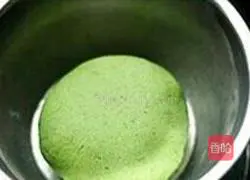 Illustration of how to make raw spinach noodles 4