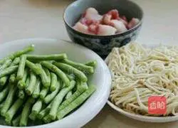 Illustration of how to make braised beans and noodles 1
