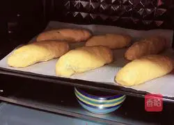 Illustration of how to make pumpkin and meat floss bread 10