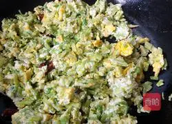 Illustration of how to make fried eggs with celery 7