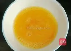 Illustration of how to make seaweed, meatball and egg drop soup 4