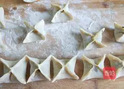 Illustration of how to make steamed dumplings, a specialty snack in old Beijing 10