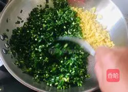 Illustration of how to make spring leek and egg dumplings 5