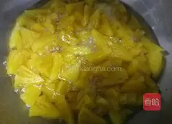 Illustration of how to make homemade canned pineapple 4