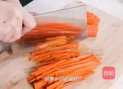 Illustration of how to make green onion, shrimp skin and carrot pancakes 4