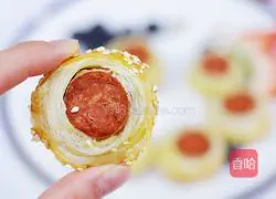 Illustration of how to make sausage flying cake rolls 14