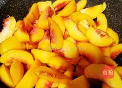 Illustration of how to make canned yellow peaches 6