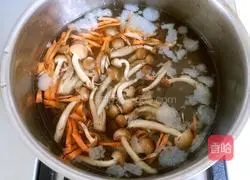 Beef and mushroom noodle soup recipe 4