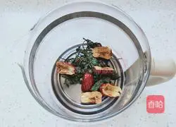 Illustration of how to make dandelion red date tea 5