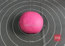 Illustration of how to make dragon fruit steamed buns 7