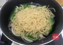 Illustration of how to make black pepper beef fillet pasta 4