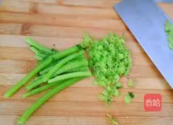 Chrysanthemum stem mushrooms Illustration of how to make pork stuffed dumplings 8