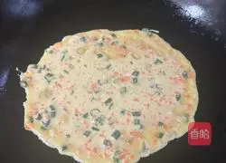 Illustration of how to make carrot and green onion egg pancake 6