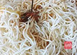 Illustration of how to make fried noodles 12