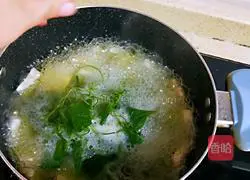 Illustration of how to make asparagus tofu soup 7