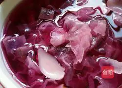 Illustration of how to make purple sweet potato, white fungus and lily soup 12