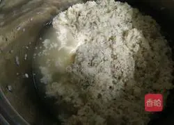 Illustration of making homemade sweet wine 10