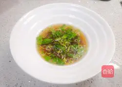 Illustration of how to make hot scallion oil noodle soup 6