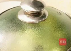 Illustration of how to make yam, red dates and white fungus soup 9