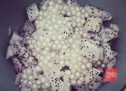 Illustration of how to make dragon fruit milk sago 4