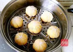 Illustration of how to make bean paste and pumpkin buns 14