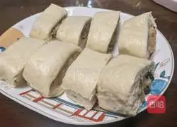 Illustration of making glutinous rice rolls 14