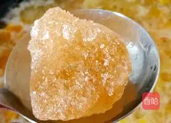 Illustration of how to make pumpkin, red dates and white fungus soup 4