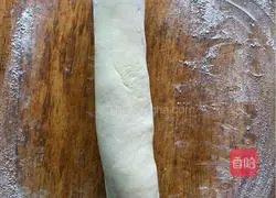 Illustration of how to make multi-layered scallion pancakes 3