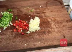 Illustration of how to make cold noodles with shredded chicken 4