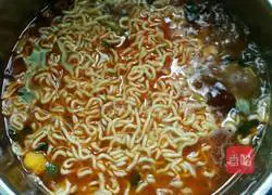 Illustration of making mushroom and shrimp noodles 10