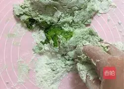 Illustration of how to make handmade spinach and beef noodles 4