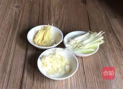 Illustration of how to make bell pepper shredded pork 2