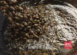 Summer is here and I am going to the fields to make spicy snail sauce.Illustration 3