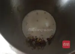 Illustration of how to make peanut soy milk 3