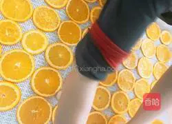 Illustration of making home-made healthy fruit tea 3