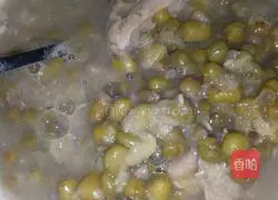 Illustration of how to make mung bean and pork ribs soup 5