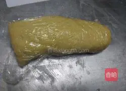 Illustration of how to make small twist 4