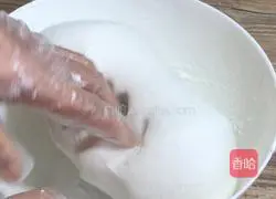 Illustration of how to make local vegetables and pork glutinous rice balls 8