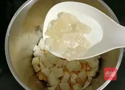 Illustration of how to make yam and corn soup 6