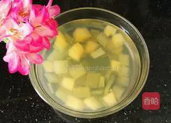 Winter Melon Peel and Apple Soup Recipe Illustration 9