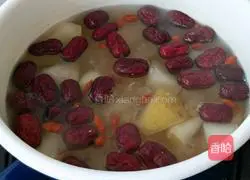 Illustration of Tremella and Snow Pear Soup 12