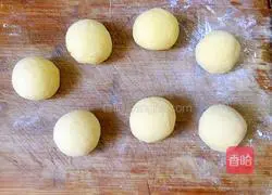 Illustration of how to make pumpkin steamed buns 13