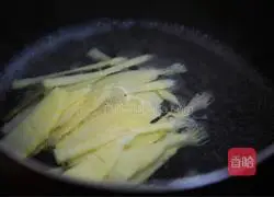 Illustration of how to make Shanhehai Sanxian Noodles 2