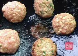 Illustration of how to make pan-fried lotus root cake 5