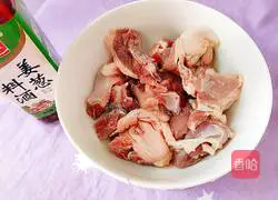 Illustration of how to make fungus, sauerkraut and vermicelli duck soup 5