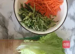 Illustration of how to make spicy and sour noodles 1