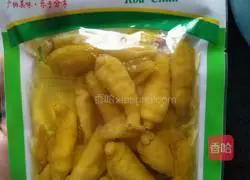 Illustration of making homemade pickled pepper chicken feet 3