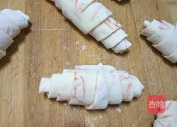 Illustration of how to make carrot croissants 5