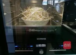 Illustration of how to make mung bean sprouts in oil 2