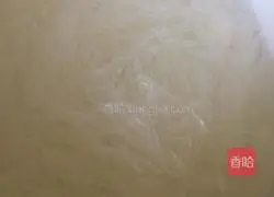 Illustration of how to make carrot, egg, vermicelli and fungus stuffed dumplings 3